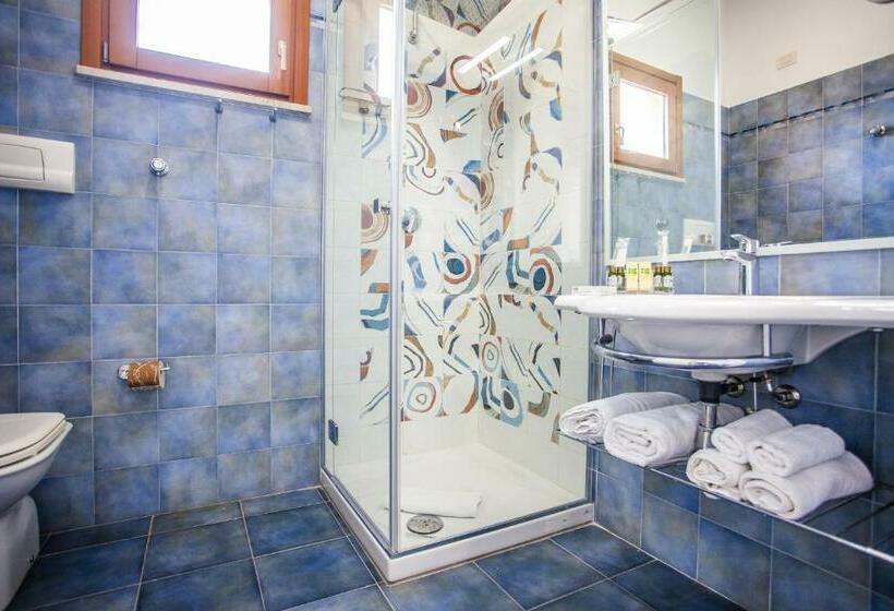 デラックストリプルルーム, Suvaki Resort