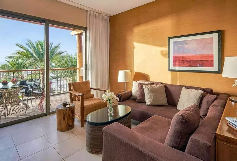 سوییت با چشمانداز دریا, Movenpick Resort & Spa Tala Bay Aqaba