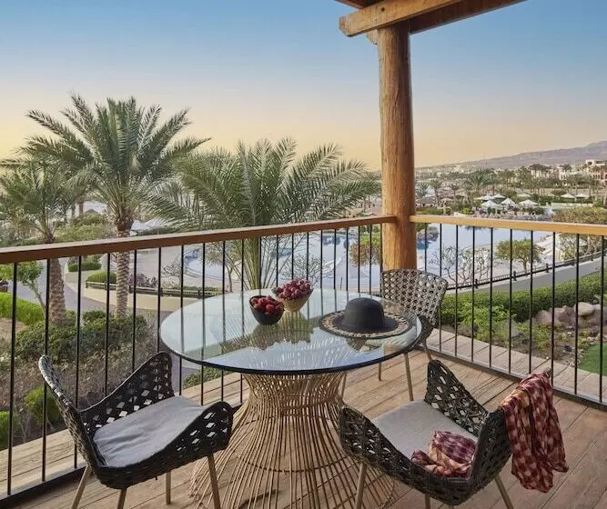 سوییت با چشمانداز دریا, Movenpick Resort & Spa Tala Bay Aqaba