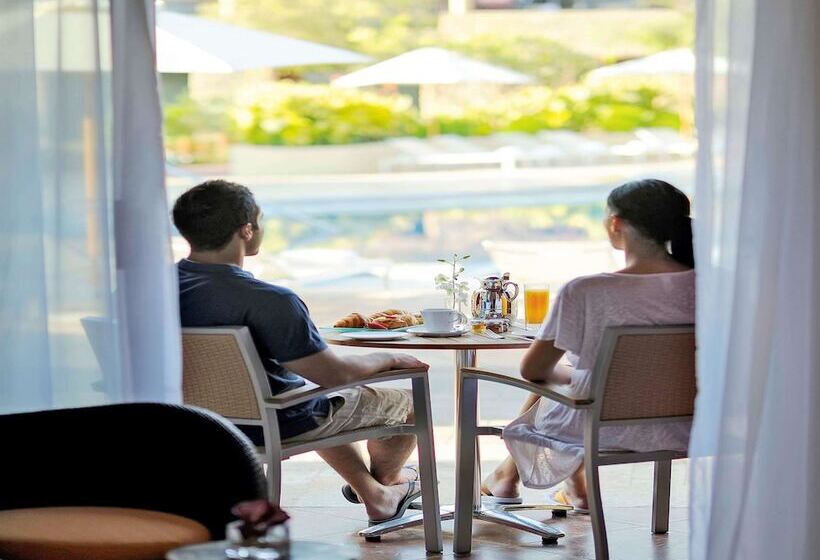 اتاق سوپریور با چشمانداز استخر, Movenpick Resort & Spa Tala Bay Aqaba