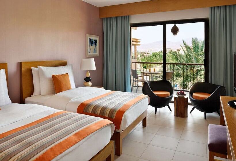 اتاق سوپریور با چشم‌انداز استخر, Movenpick Resort & Spa Tala Bay Aqaba