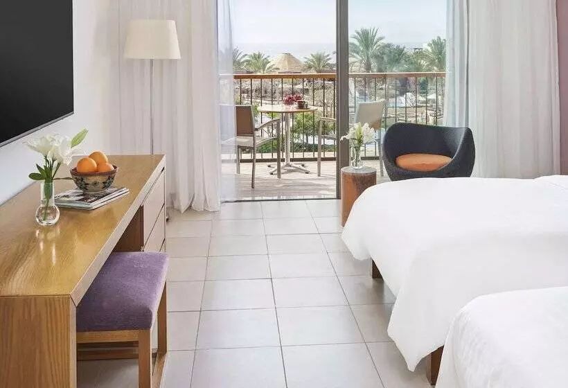 اتاق سوپریور با چشمانداز استخر, Movenpick Resort & Spa Tala Bay Aqaba