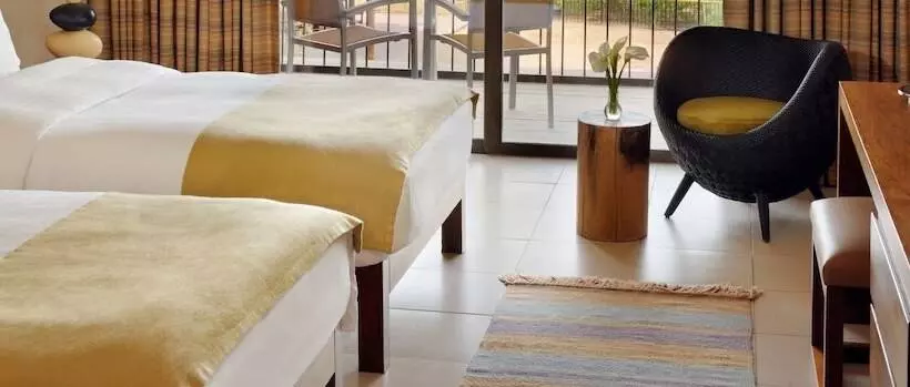 اتاق سوپریور با چشمانداز استخر, Movenpick Resort & Spa Tala Bay Aqaba