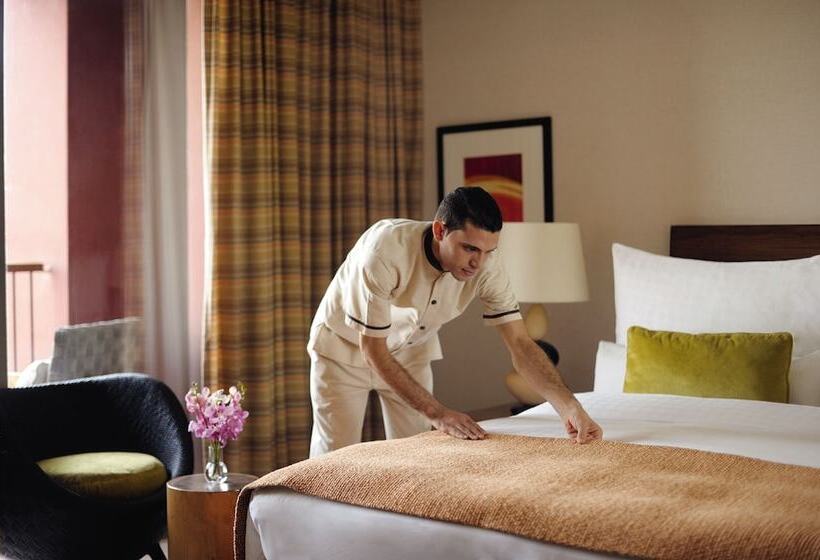 سوییت با چشمانداز دریا, Movenpick Resort & Spa Tala Bay Aqaba