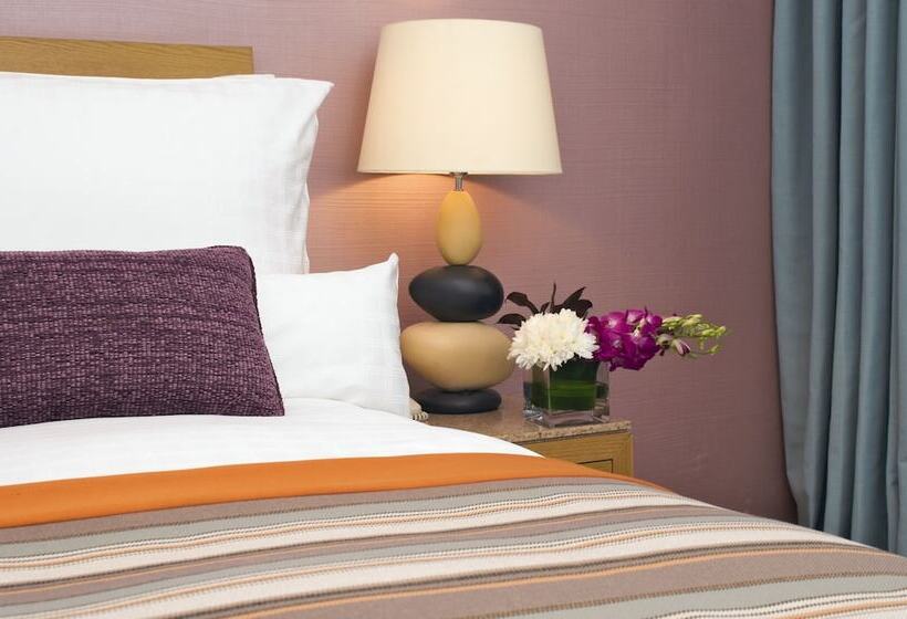 اتاق سوپریور با چشمانداز استخر, Movenpick Resort & Spa Tala Bay Aqaba