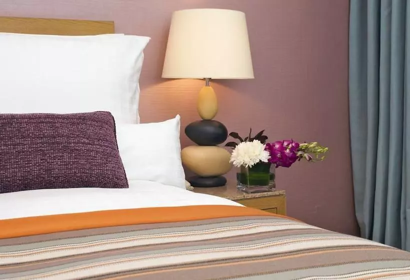 اتاق سوپریور با چشمانداز استخر, Movenpick Resort & Spa Tala Bay Aqaba