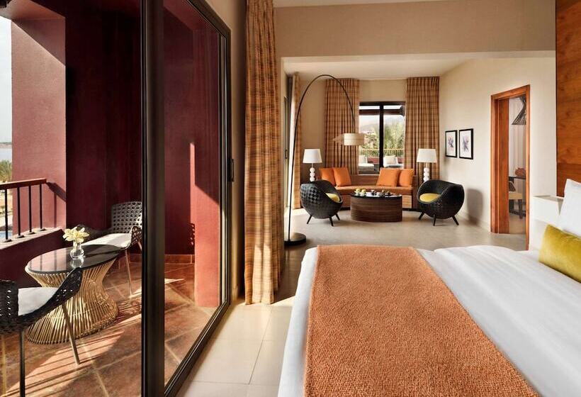 سوییت با چشمانداز دریا, Movenpick Resort & Spa Tala Bay Aqaba