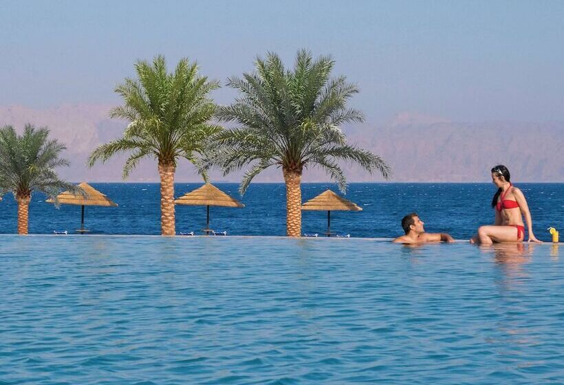 اتاق سوپریور با چشمانداز استخر, Movenpick Resort & Spa Tala Bay Aqaba