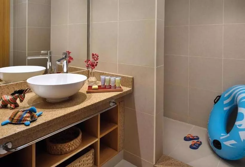 اتاق سوپریور خانوادگی با چشمانداز دریا, Movenpick Resort & Spa Tala Bay Aqaba