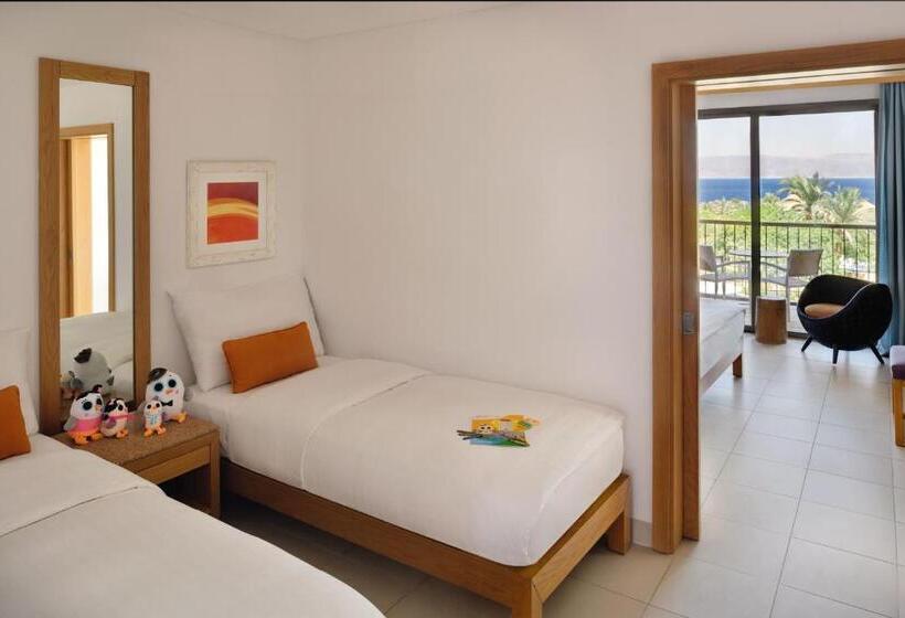 اتاق سوپریور خانوادگی با چشم‌انداز دریا, Movenpick Resort & Spa Tala Bay Aqaba