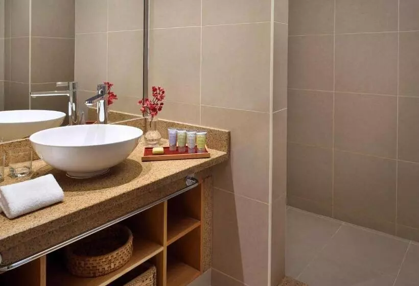 اتاق سوپریور خانوادگی با چشمانداز دریا, Movenpick Resort & Spa Tala Bay Aqaba