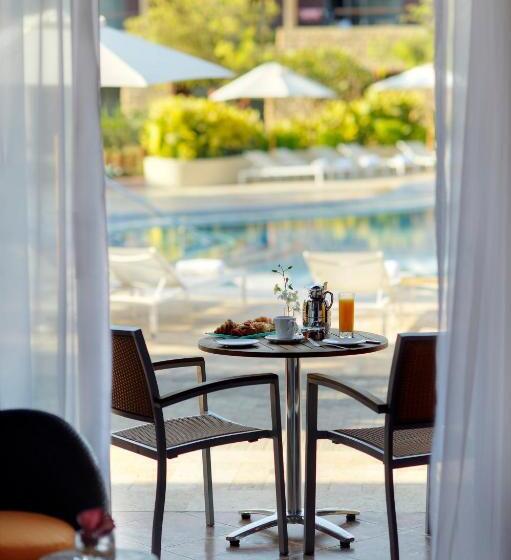اتاق سوپریور با چشم‌انداز استخر, Movenpick Resort & Spa Tala Bay Aqaba