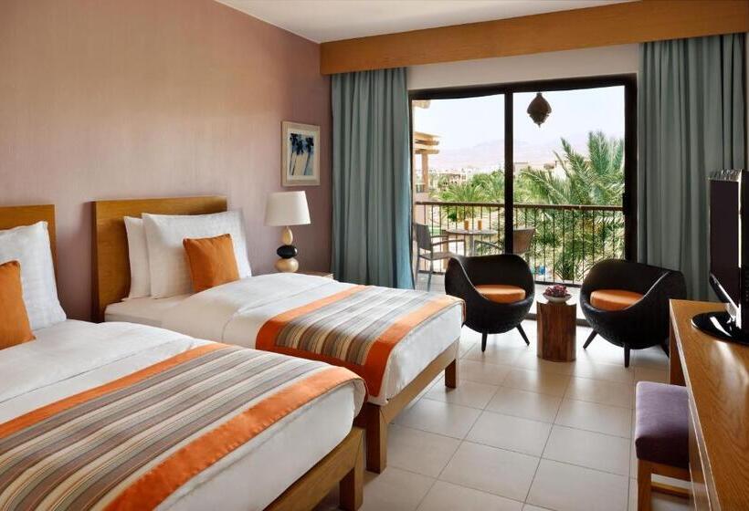 اتاق سوپریور با چشم‌انداز استخر, Movenpick Resort & Spa Tala Bay Aqaba