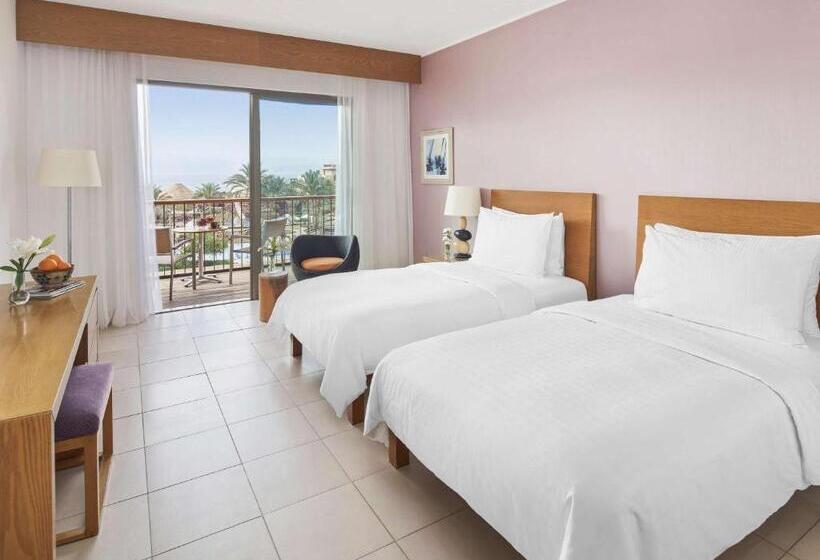 اتاق سوپریور با چشمانداز استخر, Movenpick Resort & Spa Tala Bay Aqaba