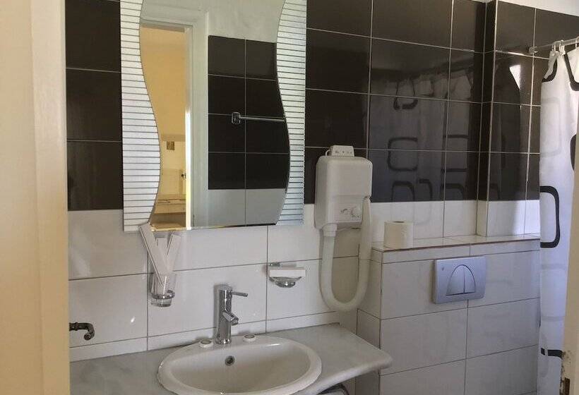 דירת חדר נוף לים, Oasis