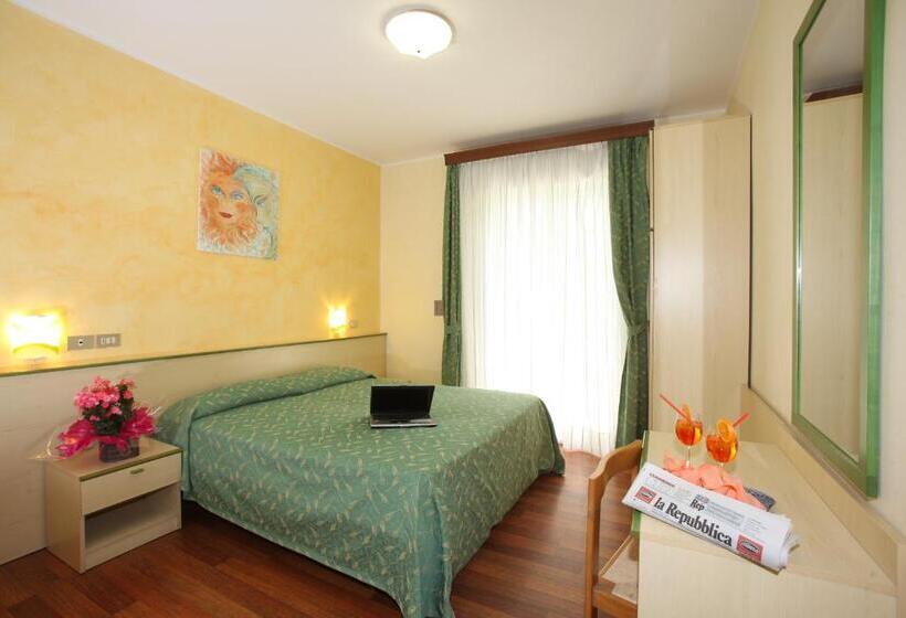 Standard Triple Room, Park Hotel Perù S