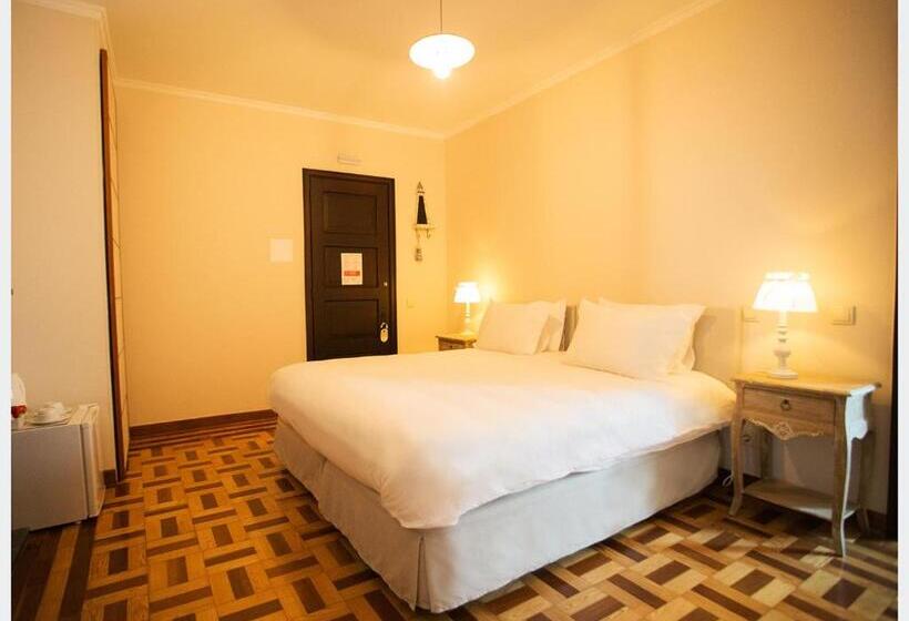 اتاق لوکس با بالکن, Senhor Gigi