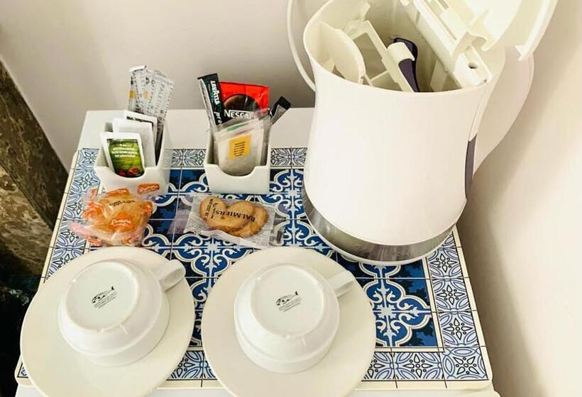 اتاق لوکس با بالکن, Senhor Gigi