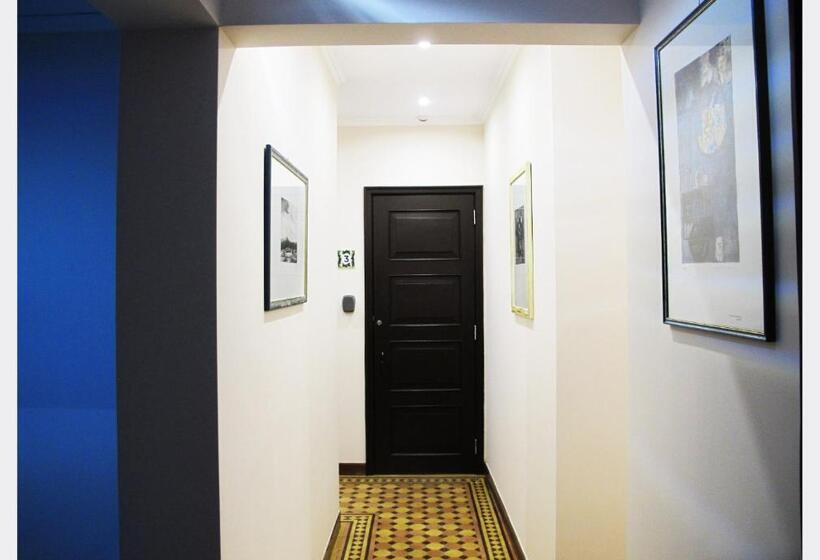 اتاق لوکس با چشمانداز باغ, Senhor Gigi