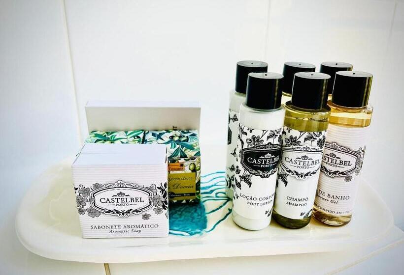 اتاق لوکس با چشمانداز باغ, Senhor Gigi