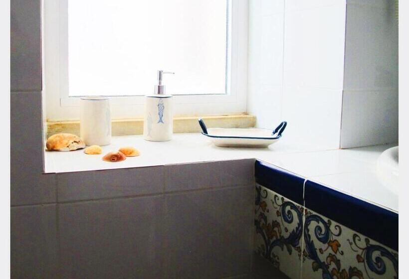 اتاق لوکس با چشمانداز باغ, Senhor Gigi