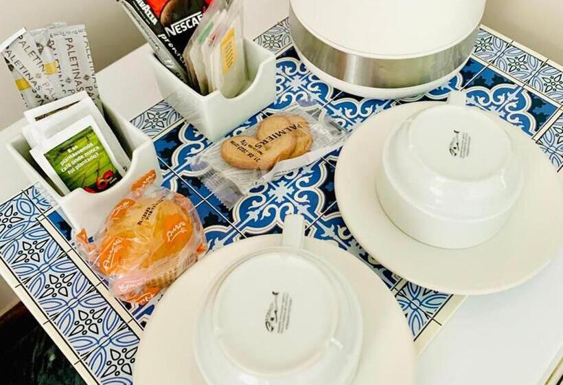 اتاق لوکس با چشمانداز باغ, Senhor Gigi