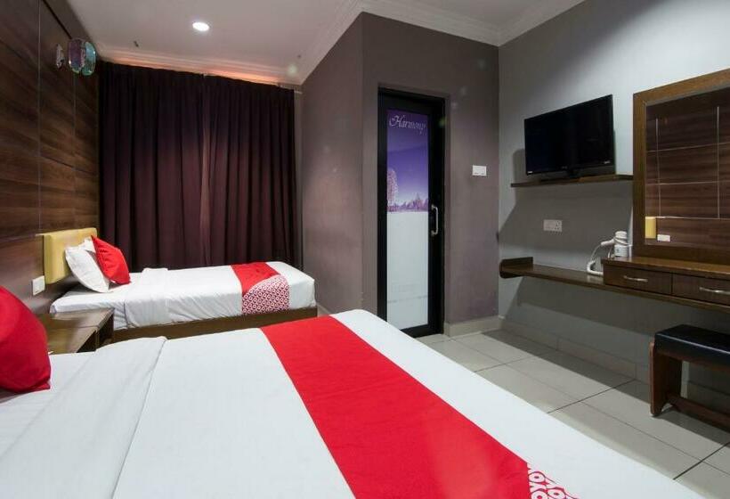 디럭스 트리플 룸, Anggerik Garden Hotel   Ag