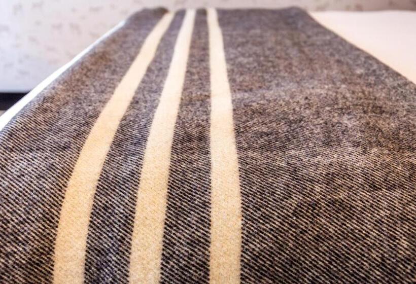 标准工作室, Hew & Draw