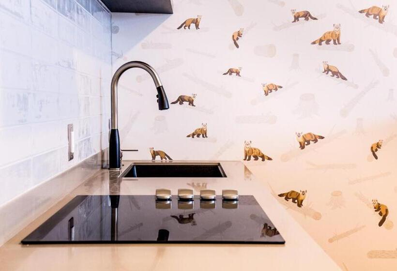 带大床的套房, Hew & Draw