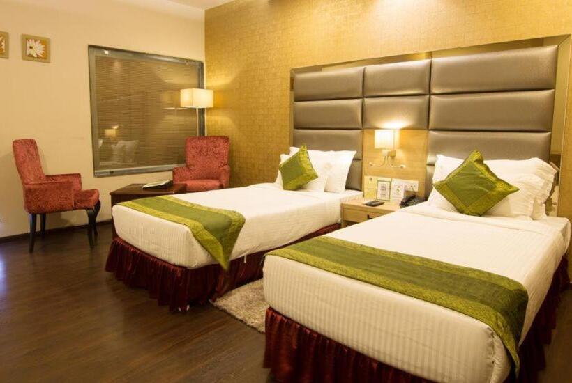 デラックスルーム, Kc Manor