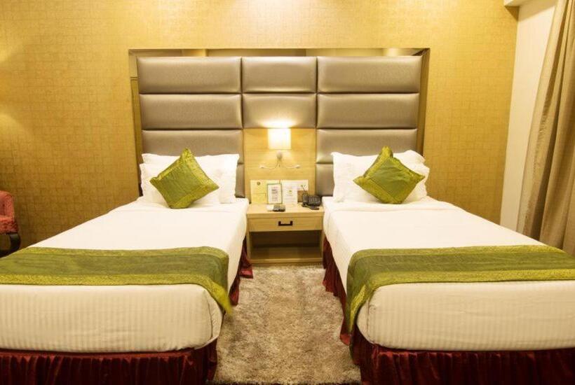 デラックスルーム, Kc Manor