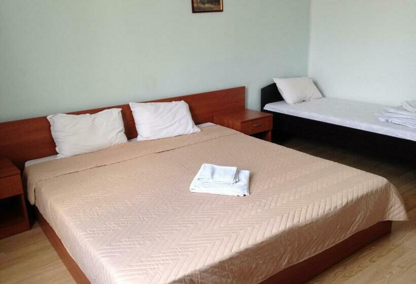 חדר דלוקס, Provans Famili