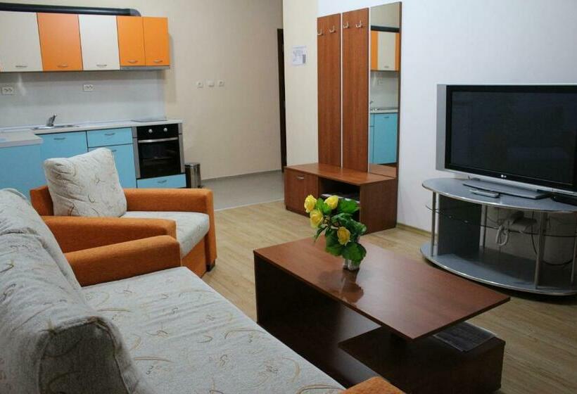 דירת חדר, Provans Famili