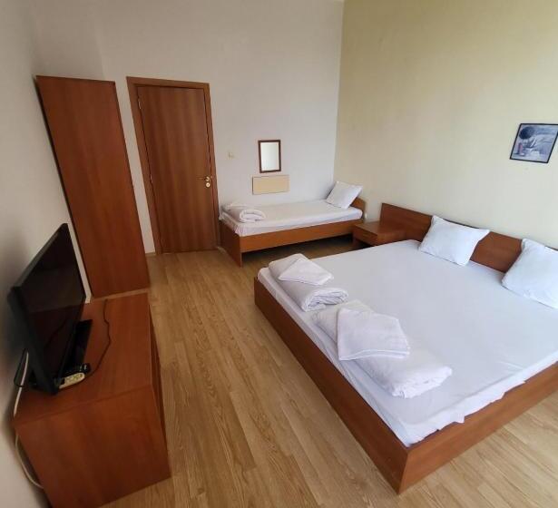 חדר סטנדרט לשלושה, Provans Famili