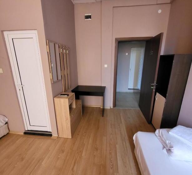 חדר סטנדרט לארבעה, Provans Famili