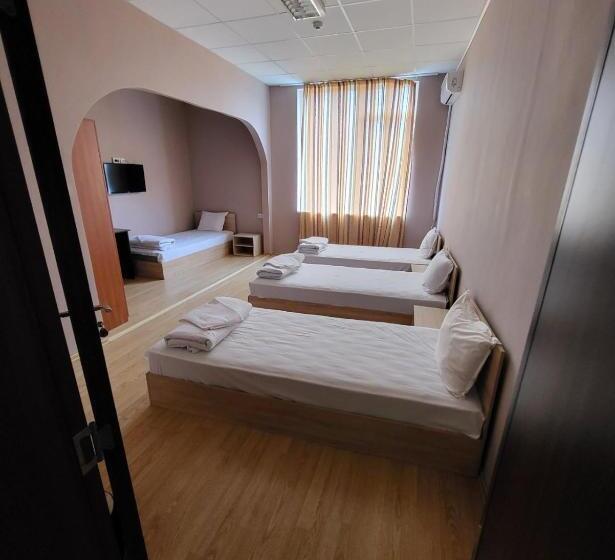 חדר סטנדרט לארבעה, Provans Famili