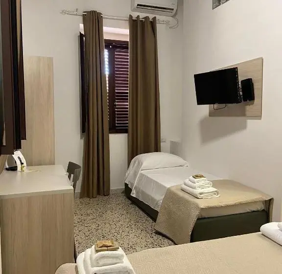 اتاق کلاسیک سه تخته, B&b Laudato Sii Tropea