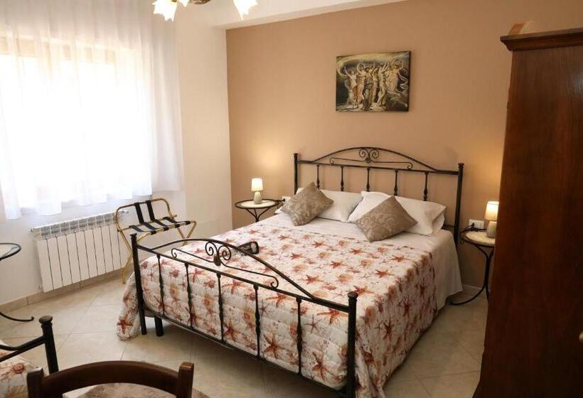 غرفة قياسية ثلاثية مع حمام خارجي, Marsala D'amare