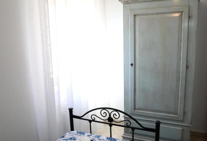 غرفة قياسية فردية, Marsala D'amare