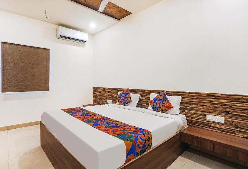 اتاق لوکس, Fabexpress Jai Manglam Service Apartment