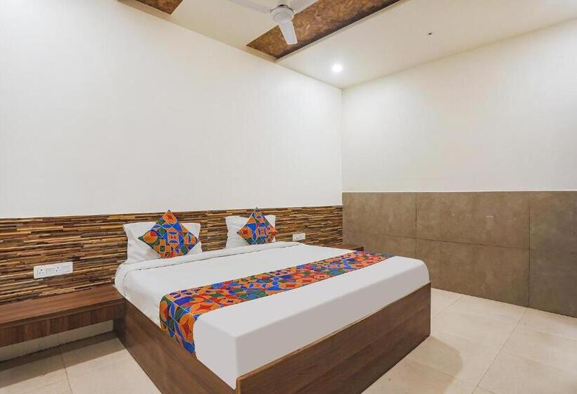 اتاق لوکس, Fabexpress Jai Manglam Service Apartment