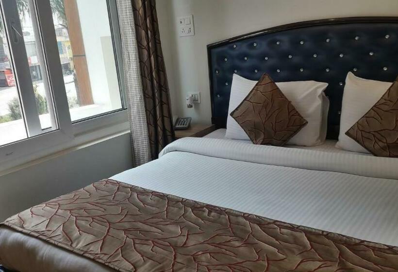 デラックスルーム, Guru Surbhi