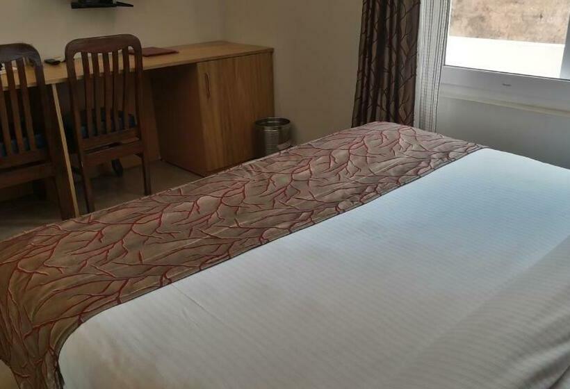 デラックスルーム, Guru Surbhi