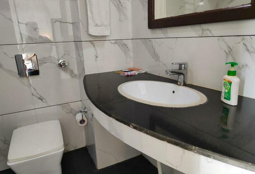 キングサイズベッドのデラックスルーム, Guru Surbhi