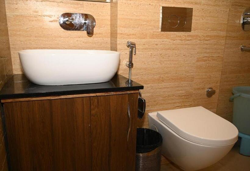 デラックスルーム, Guru Surbhi