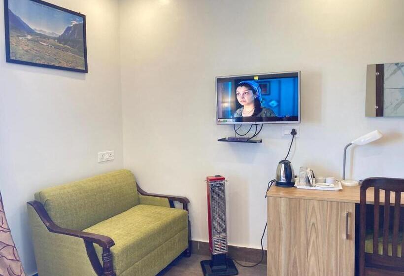 キングサイズベッドのデラックスルーム, Guru Surbhi