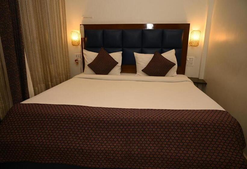 キングサイズベッドのデラックスルーム, Guru Surbhi