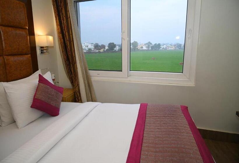 キングサイズベッドのデラックスルーム, Guru Surbhi