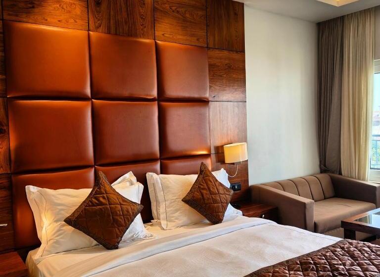 エクゼクティブスイート, Guru Surbhi