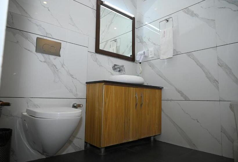 キングサイズベッドのデラックスルーム, Guru Surbhi